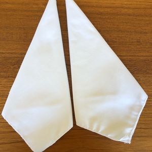 💜 Three New White Linen Dinner Napkins